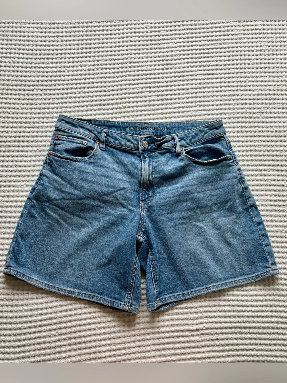 American Eagle AE Low-Rise Baggy Denim Jean Shorts Medium Wash Spring 2025 - 8